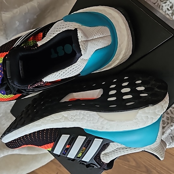 Adidas Ultraboost DNA Multicolor Running Shoe - Size 5 - Picture 4 of 11